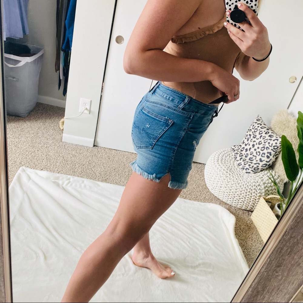 Distressed jean shorts - Picture 3 of 6